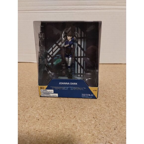 Perfect Dark Joanna Dark Figure Statue Collectible First Edition Totaku - Picture 2 of 4